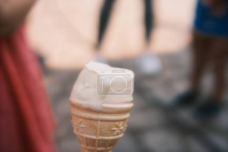 Téléchargez les photos : Crème glacée dans un cône, vue rapprochée - en image libre de droit