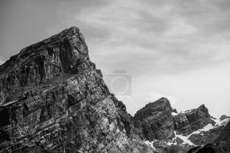 Téléchargez les photos : Vue aérienne des montagnes rocheuses, noir et blanc - en image libre de droit