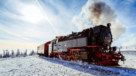 Téléchargez les photos : Train à vapeur en hiver sur le Brocken, Harz Allemagne - en image libre de droit