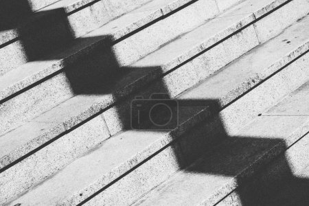 Téléchargez les photos : Photo noir et blanc des escaliers - en image libre de droit