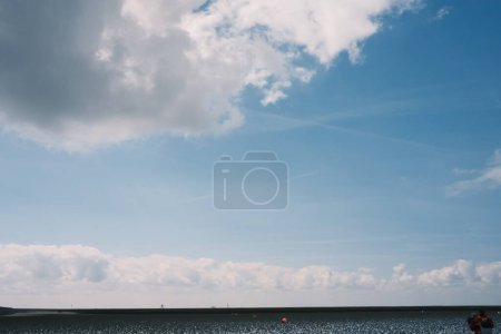 Foto de Vista al mar y al cielo con nubes - Imagen libre de derechos
