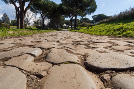 Téléchargez les photos : Appia antica (Vieille Appia) près de Rome, Italie - en image libre de droit