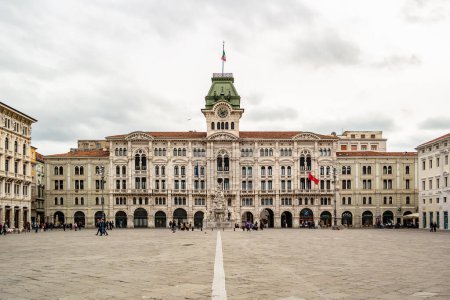 Téléchargez les photos : View of the Piazza Unit d'Italia in Trieste. October 2022 Trieste, Friuli Venezia Giulia - Italy. - en image libre de droit