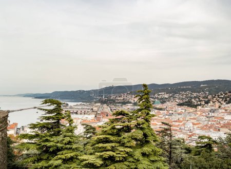 Téléchargez les photos : Vue du château de San Giusto à Trieste, Frioul-Vénétie Julienne - Italie - en image libre de droit