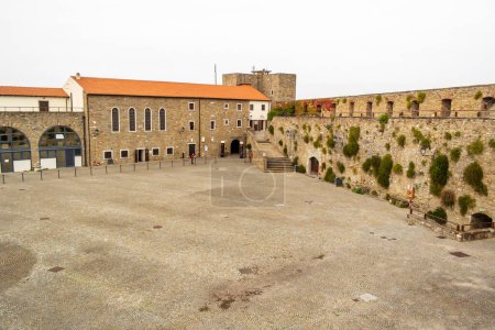 Foto de Vista del castillo de San Giusto en Trieste. Octubre 2022 Trieste, Friuli Venezia Giulia Italia - Imagen libre de derechos