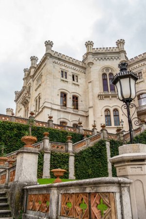 Foto de Vista del Castillo de Miramare en Trieste, Friuli Venezia Giulia - Italia - Imagen libre de derechos