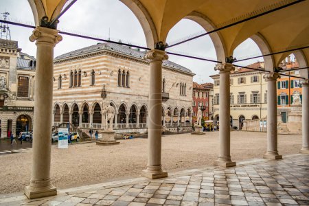 Téléchargez les photos : Vue de la Loggia del Lionello à Udine. Octobre 2023 Udine, Frioul-Vénétie Julienne - Italie - en image libre de droit