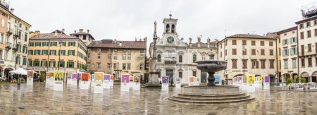 Foto de Piazza Giacomo Matteotti en Udine. Octubre 2023 Udine, Friuli Venezia Giulia Italia - Imagen libre de derechos