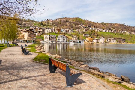 Téléchargez les photos : Vue de Baselga di Pine sur le lac Serraia, Trentin Haut Adige, Italie - en image libre de droit