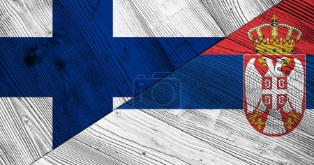 Téléchargez les photos : Arrière-plan avec drapeau de la Finlande et de la Serbie sur panneau de bois divisé. Illustration 3d - en image libre de droit