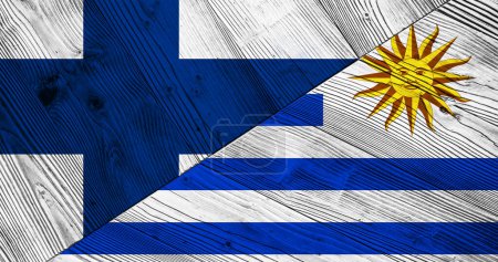 Téléchargez les photos : Arrière-plan avec drapeau de la Finlande et de l'Uruguay sur panneau de bois divisé. Illustration 3d - en image libre de droit