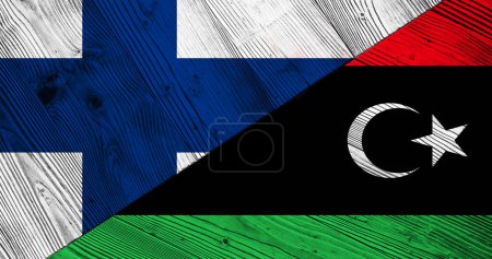 Téléchargez les photos : Arrière-plan avec drapeau de la Finlande et de la Libye sur planche de bois fendue. Illustration 3d - en image libre de droit
