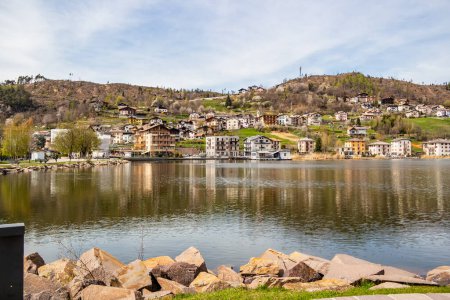 Téléchargez les photos : Vue de Baselga di Pine sur le lac Serraia, Trentin Haut Adige, Italie - en image libre de droit