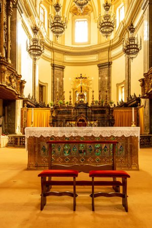 Foto de Vista interior sobre el altar de la iglesia de San Domenico en Palermo, Sicilia, Italia - Imagen libre de derechos