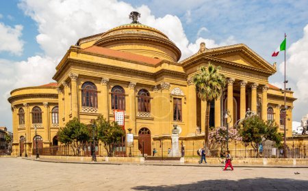 Foto de Vista del Teatro Massimo de Palermo. 30 de mayo de 2023 Palermo, Sicilia, Italia - Imagen libre de derechos