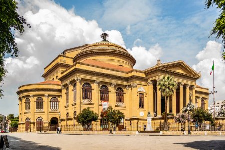 Foto de Vista del Teatro Massimo de Palermo. 30 de mayo de 2023 Palermo, Sicilia, Italia - Imagen libre de derechos