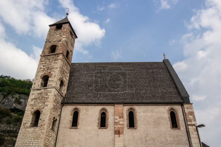 Téléchargez les photos : Vue de l'église de Sant'Apollinare à Trente, Trentin Haut Adige, Italie - en image libre de droit