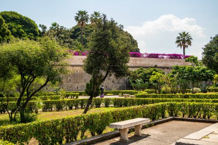 Téléchargez les photos : Vue sur le jardin du Palais Royal de Palerme, Sicile, Italie - en image libre de droit