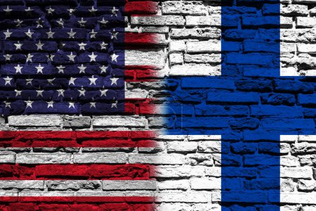 Téléchargez les photos : Contexte avec drapeau des États-Unis d'Amérique et de Finlande sur le mur de briques - en image libre de droit