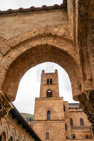 Téléchargez les photos : Vue de la cathédrale de Monreale à Palerme, Sicile, Italie - en image libre de droit