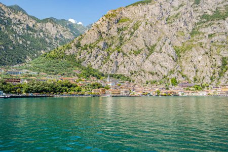 Foto de Antecedentes del lago Garda desde el ferry - Imagen libre de derechos