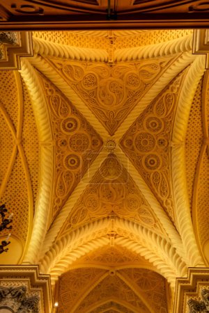 Téléchargez les photos : Détail du plafond de la cathédrale médiévale d'Erice. 2 juin 2023 Erice, Sicile, Italie - en image libre de droit