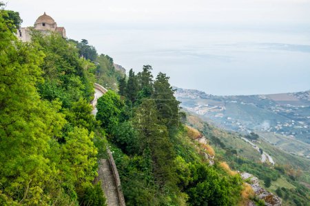 Téléchargez les photos : Vue du château d'Erice, Sicile, Italie - en image libre de droit