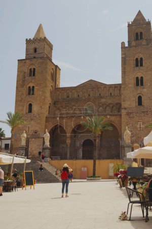 Téléchargez les photos : Vue sur la cathédrale de Cefalu. 2 juin 2023 Cefalu, Sicile, Italie - en image libre de droit
