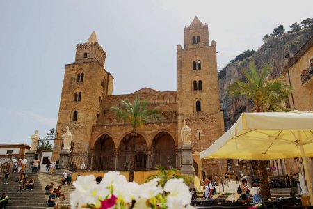 Téléchargez les photos : Vue sur la cathédrale de Cefalu. 2 juin 2023 Cefalu, Sicile, Italie - en image libre de droit