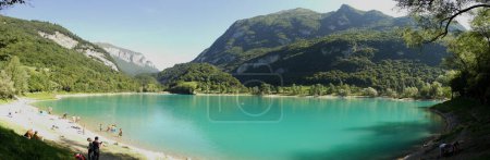 Foto de Vista general del lago Tenno. 14 agosto 2023 Tenno, Trentino Alto Adige, Italia - Imagen libre de derechos