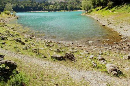 Foto de Vista del lago Tenno, Trentino Alto Adigio, Italia - Imagen libre de derechos