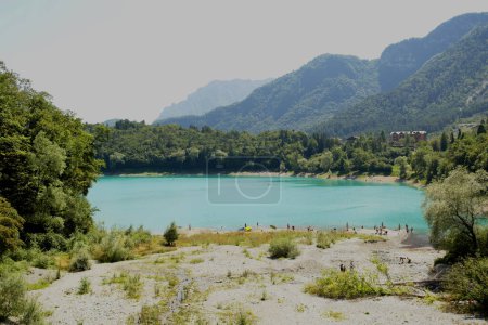 Foto de Vista del lago Tenno. 14 agosto 2023 Tenno, Trentino Alto Adige, Italia - Imagen libre de derechos