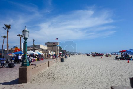 Photo for San Diego, CA - August 8, 2022: Mission Beach Lifeguard Station and outdoor shopping booths at Mission Beach  promenade - Royalty Free Image