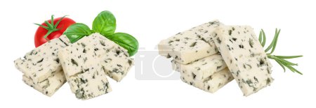 tranches de fromage bleu isolé sur fond blanc avec pleine profondeur de champ