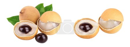Téléchargez les photos : Fruit frais de longan isolé sur fond blanc. - en image libre de droit