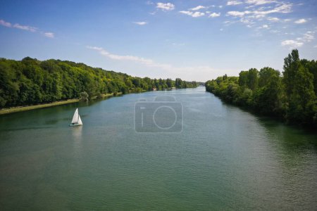 Téléchargez les photos : Vue aérienne d'un club de voile en France - en image libre de droit