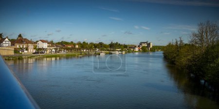 Landschaftsaufnahmen der Stadt Pont sur Yonne in Frankreich