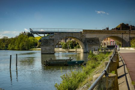 Landschaftsaufnahmen der Stadt Pont sur Yonne in Frankreich