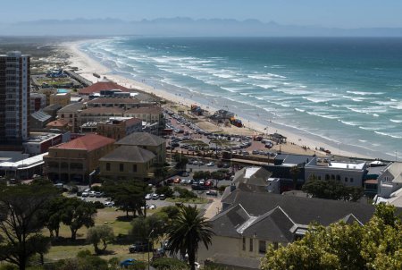 Téléchargez les photos : Muizenberg vue aérienne, plage de surf, Afrique du Sud - en image libre de droit