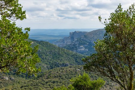 Foto de View on the outside of the Cirque de l'Infernet and the plain of Languedoc from the slopes of Mont Saint-Baudille - Imagen libre de derechos