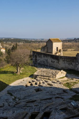 Foto de Paisaje alrededor de la Abadía de Montmajour, cerca de Arles - Imagen libre de derechos