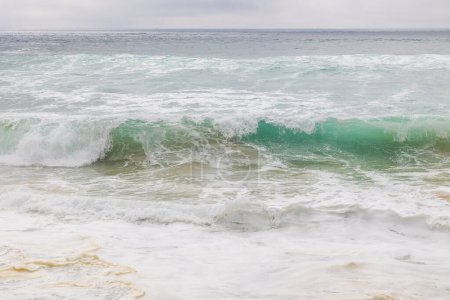 Téléchargez les photos : Vue de la plage centrale de Biscarrosse par mer agitée - en image libre de droit