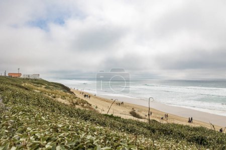Foto de Vista de la playa central de Biscarrosse por mar agitado - Imagen libre de derechos