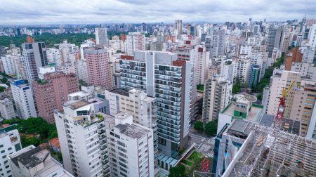 Nombreux bâtiments dans le quartier Jardins à Sao Paulo, Brésil. Bâtiments résidentiels et commerciaux. Vue aérienne.