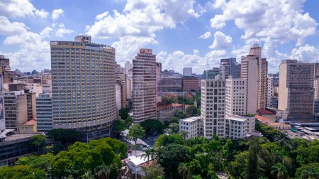 Téléchargez les photos : Vue aérienne du parc Americo Renn Giannetti, Belo Horizonte, Minas Gerais, Brésil. Centre ville. - en image libre de droit