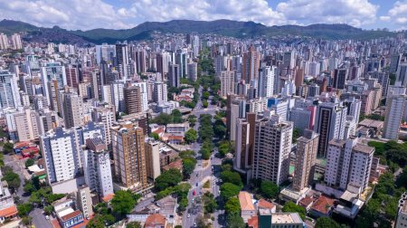 Foto de Vista aérea de la región central de Belo Horizonte, Minas Gerais, Brasil. edificios comerciales. - Imagen libre de derechos