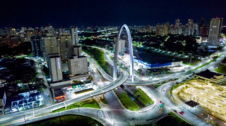 Foto de Night aerial view of the Arco da Inovacao in Sao Jose dos Campos, Brazil. - Imagen libre de derechos