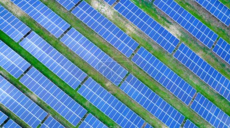 Foto de Aerial view of solar panels in Sao Jose dos Campos, Brazil. Many renewable energy panels. - Imagen libre de derechos
