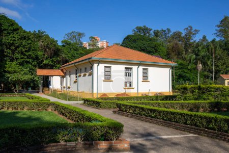 Foto de Parque Vicentina Aranha, in Sao Jose dos Campos, Brazil. Chapel and Old Sanatorium - Imagen libre de derechos