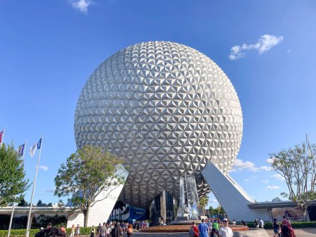 Foto de Orlando, Florida, Estados Unidos - 05, 2023: EPCOT Center Theme. Walt Disney World, Sphere Entrance Gate. En Orlando, Florida - Imagen libre de derechos
